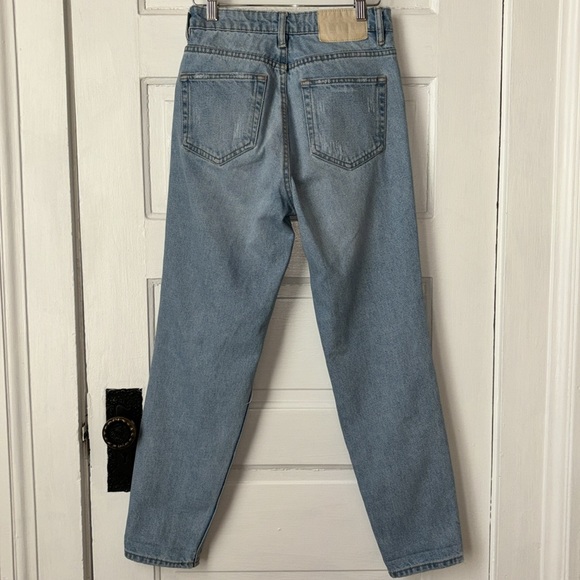 ZARA HIGH RISE LIGHT WASH TAPERED MOM JEANS - Picture 4 of 7